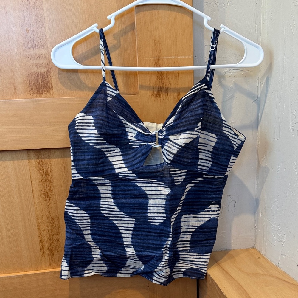 Women’s Banana Republic Blue and White Patterned Camisole